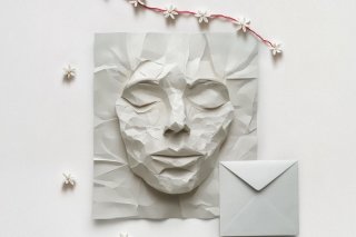 L’œuvre de Stéphane Iwanowaki qui illustre l'affiche met notamment en évidence le bracelet brodé d'edelweiss concrétisant l'attachement des émigrés valaisans en Argentine à leur canton d'origine.